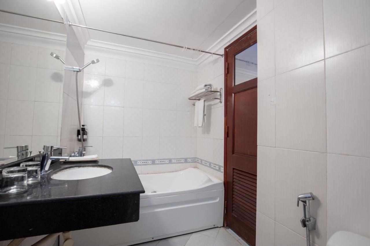 Blau Hotel Ханой Экстерьер фото